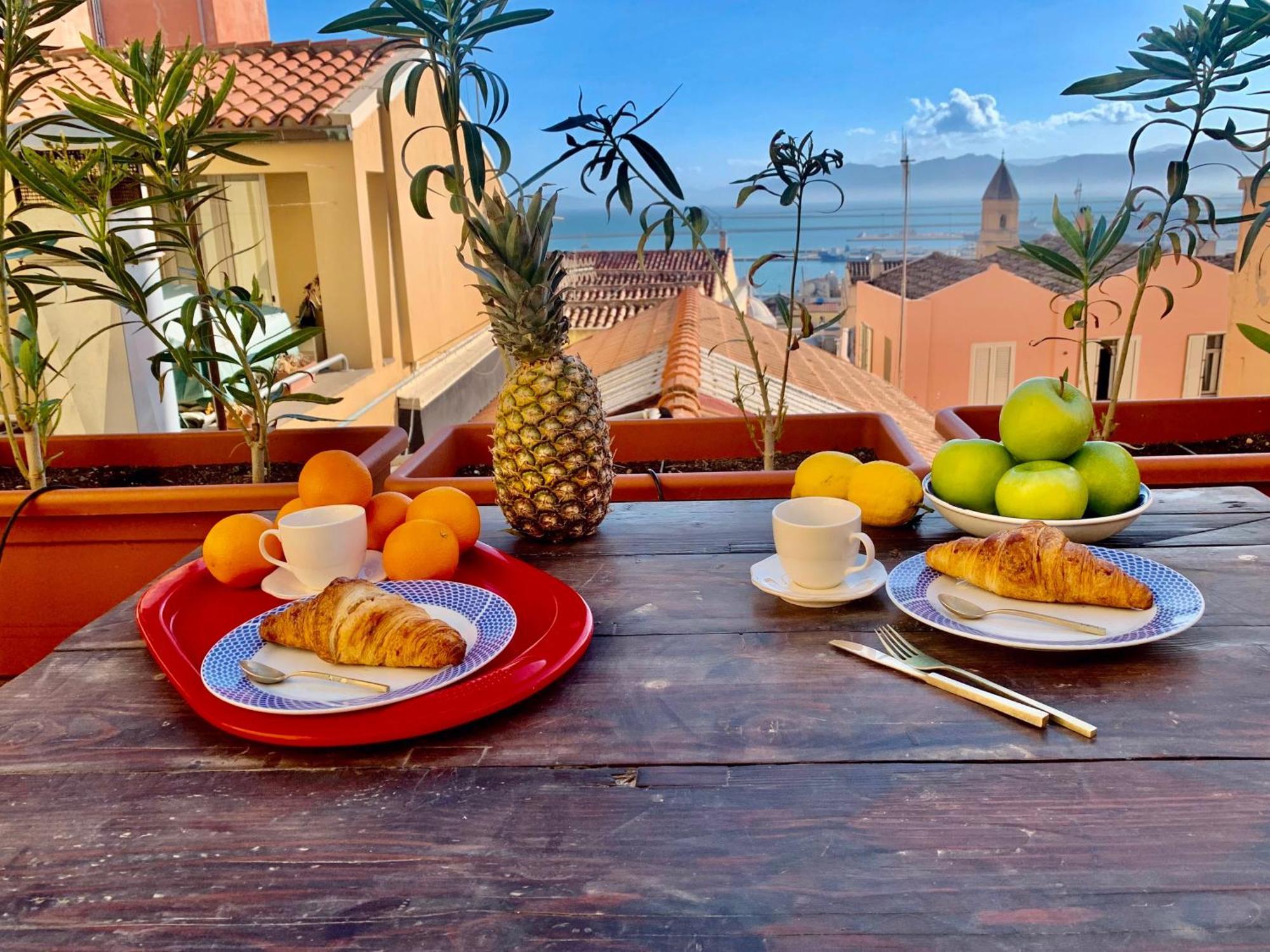 Oasi Urbana Con Terrazza E Vista Lägenhet Cagliari Exteriör bild