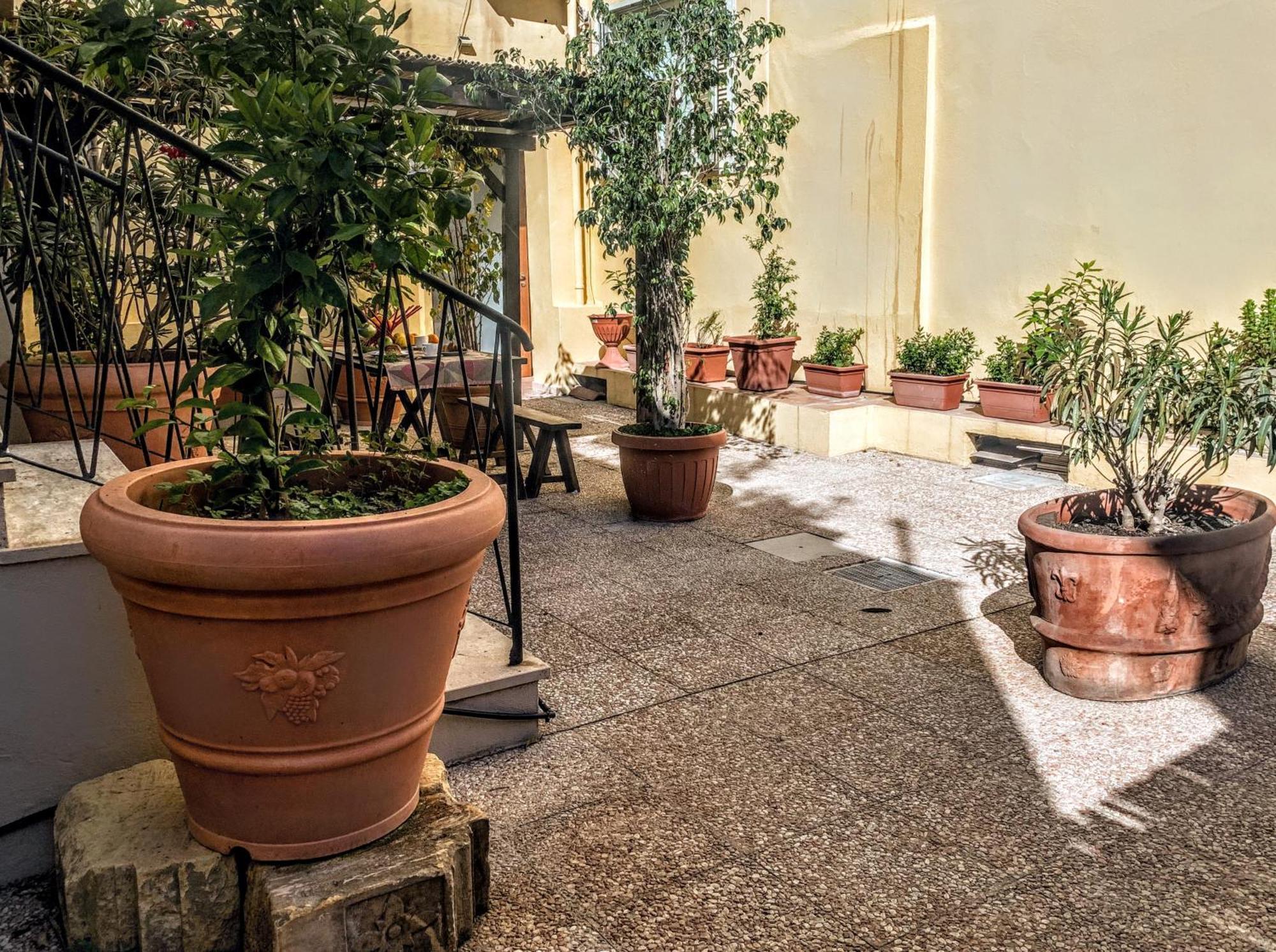 Oasi Urbana Con Terrazza E Vista Lägenhet Cagliari Exteriör bild