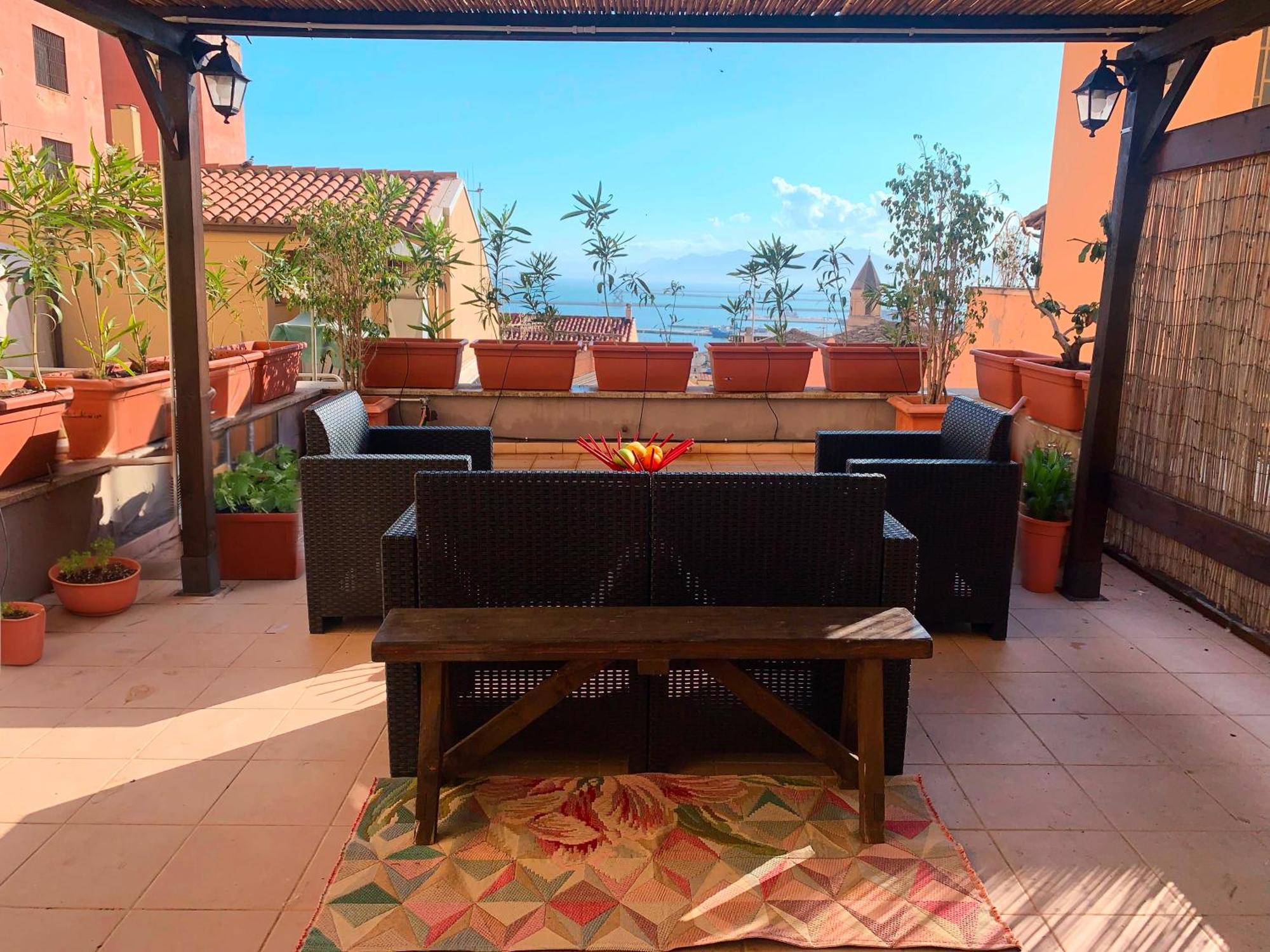 Oasi Urbana Con Terrazza E Vista Lägenhet Cagliari Exteriör bild