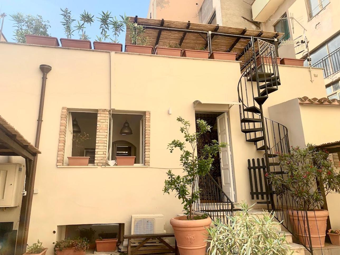 Oasi Urbana Con Terrazza E Vista Lägenhet Cagliari Exteriör bild