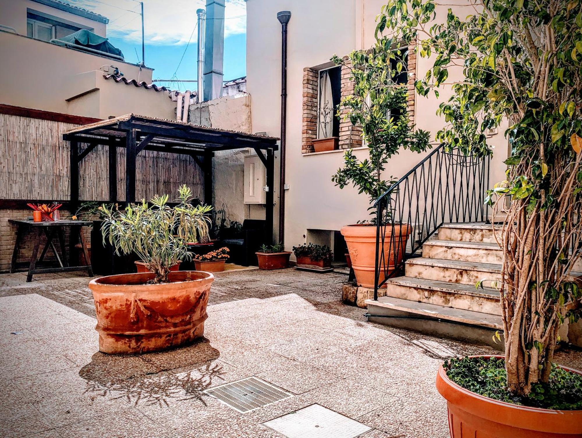 Oasi Urbana Con Terrazza E Vista Lägenhet Cagliari Exteriör bild