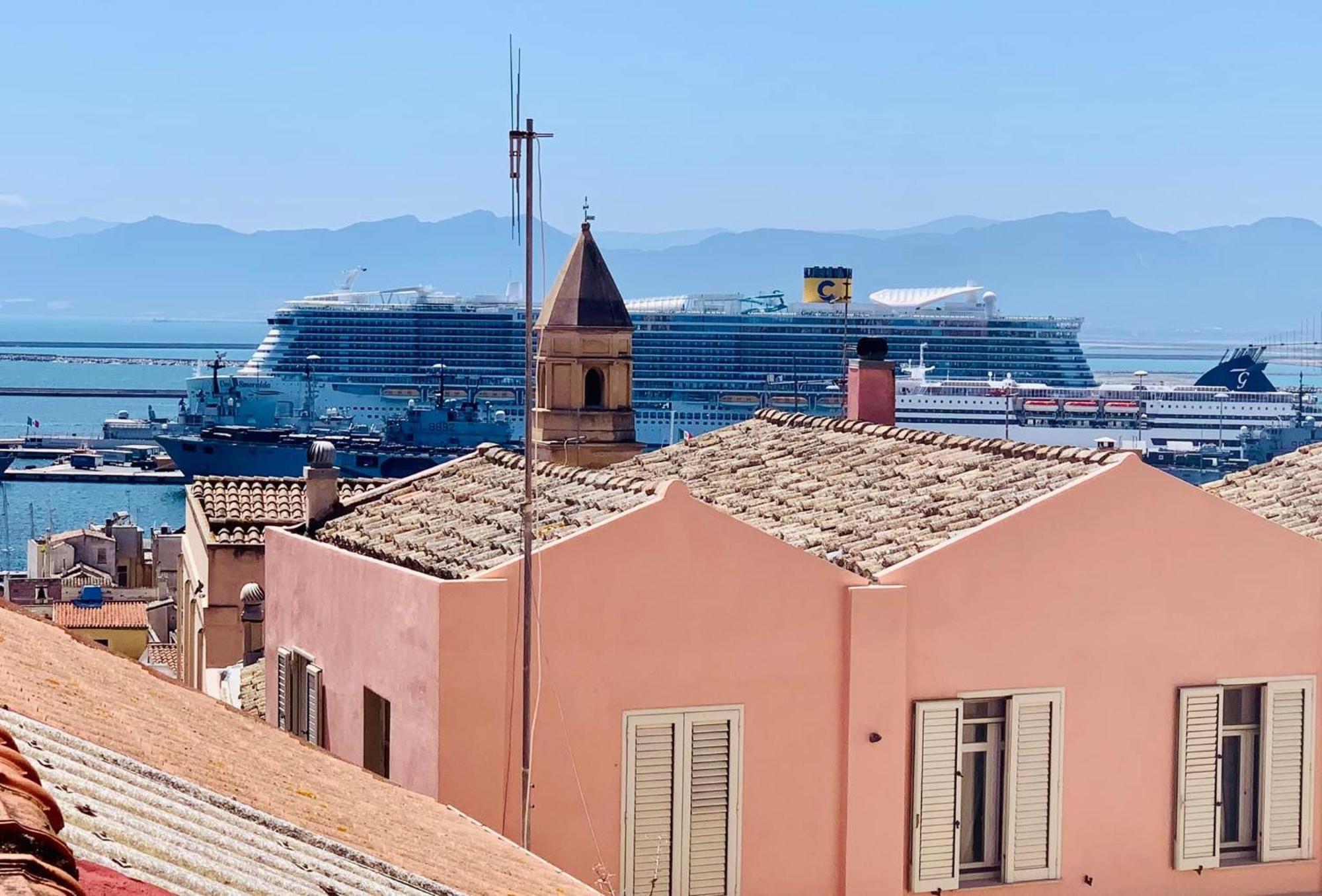 Oasi Urbana Con Terrazza E Vista Lägenhet Cagliari Exteriör bild